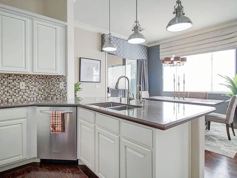 1833 W Periwinkle Way — Photo 17