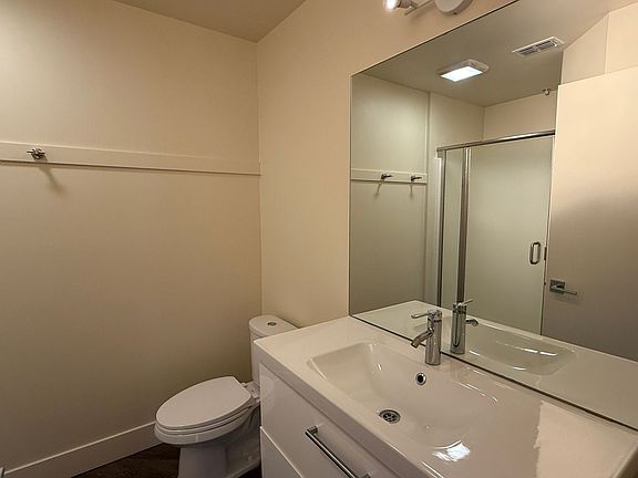 3rd image of 3409-3425 Broadway #250