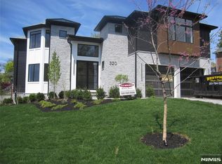 320 Bolz St, Englewood Cliffs, NJ 07632