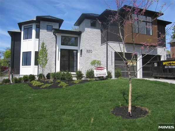 320 Bolz St, Englewood Cliffs, NJ 07632