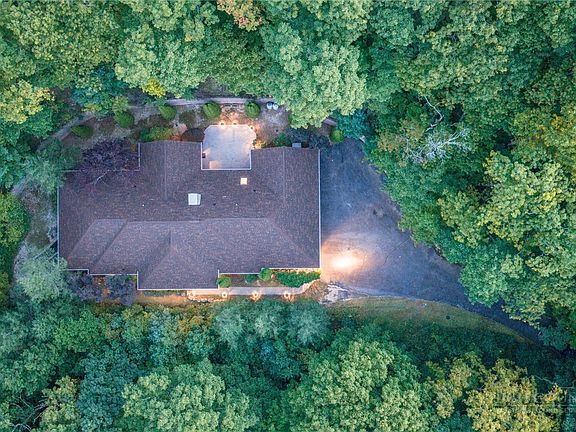 5th image of 560 Greystone Drive