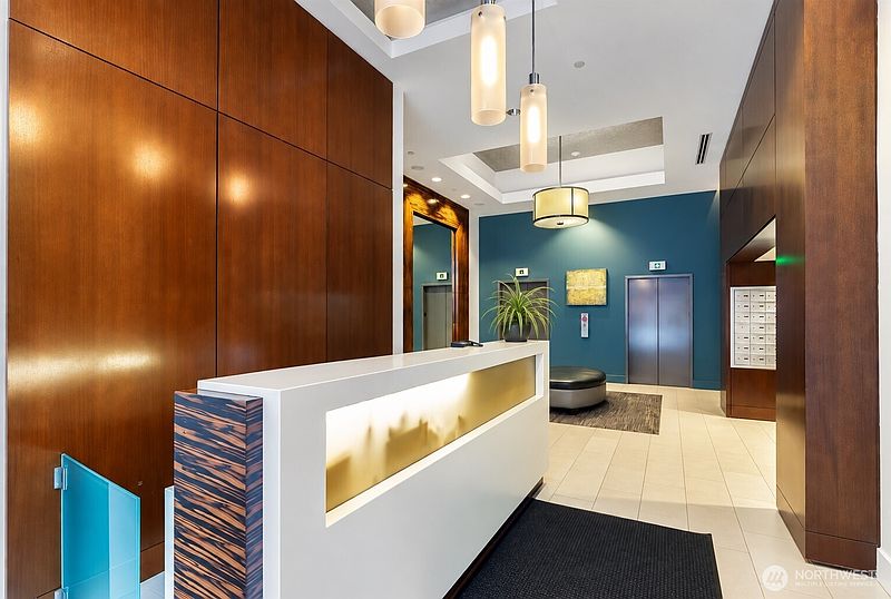 4th image of 1415 2nd Avenue #2108