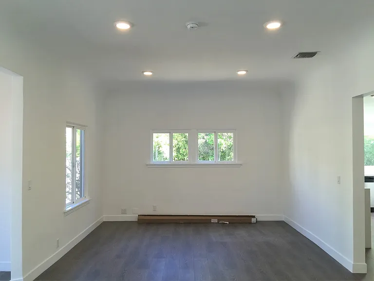 8538 W Knoll Dr — Photo 5