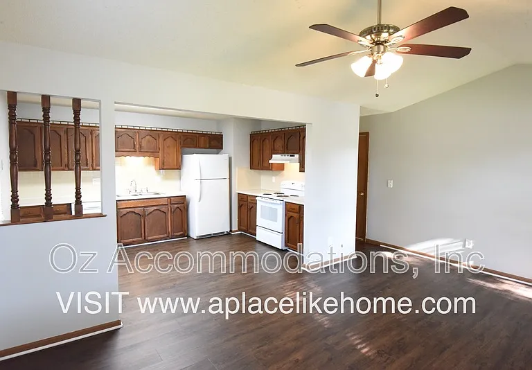 117 SE Greystone Dr — Photo 5