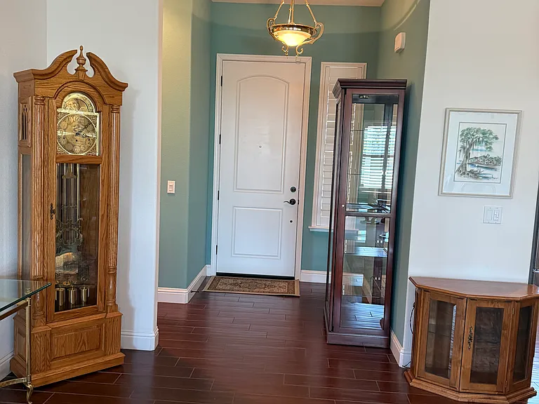 2111 S Church Ave — Photo 13