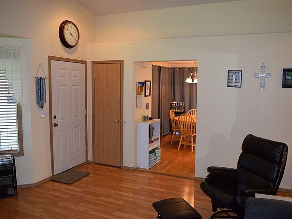 3rd image of 4912 Montague Ln