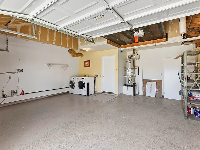 3428 Meadow View Dr — Photo 38