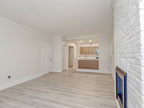 5th image of 121 Grandview Ave APT 8