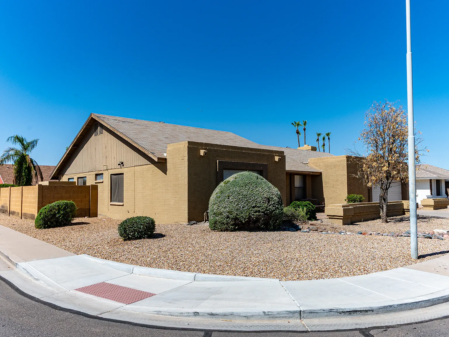 3 bed, 2186 sqft, $2,900 — Photo 2