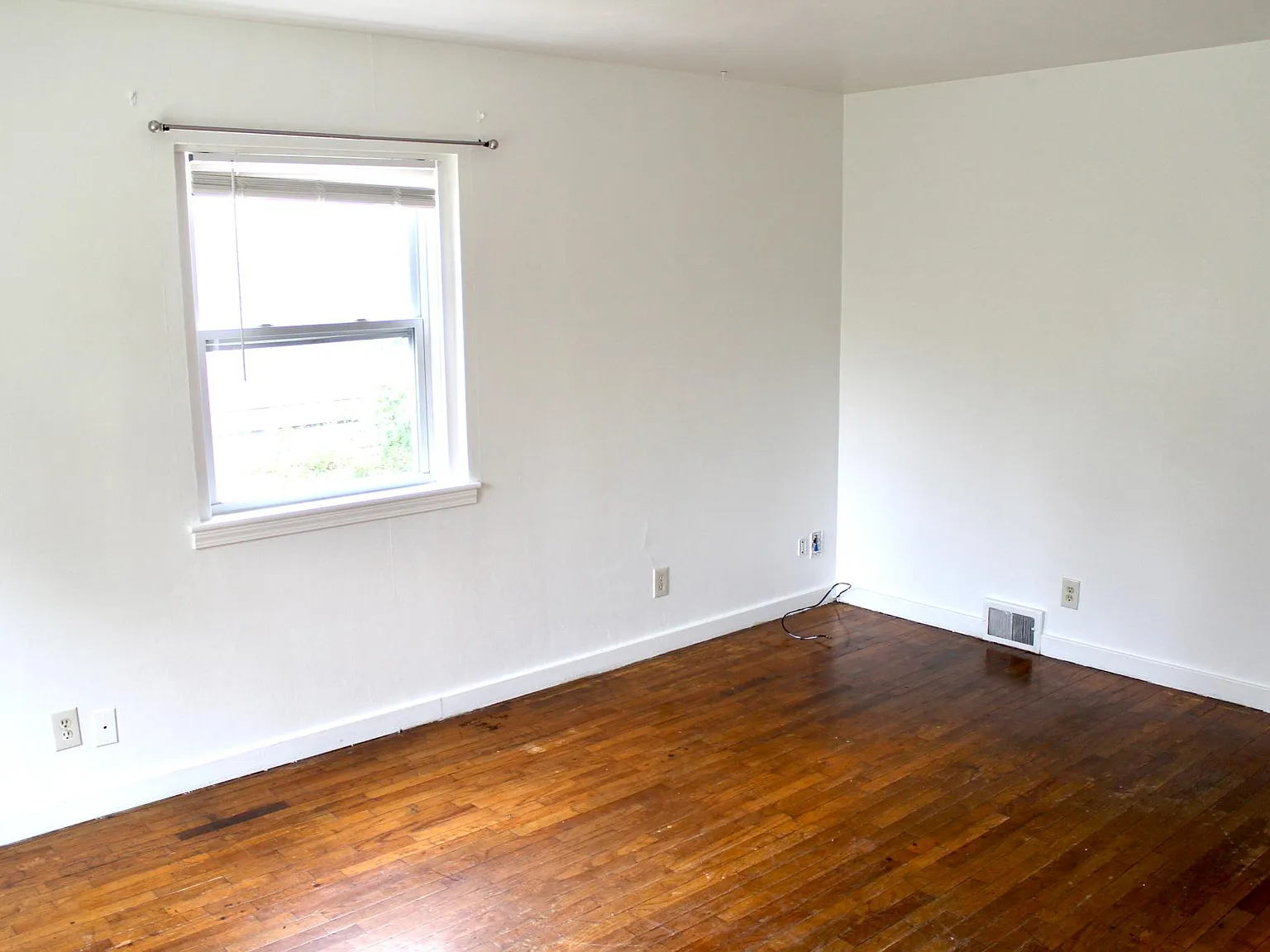4 bed, 1246 sqft, $2,700 — Photo 2