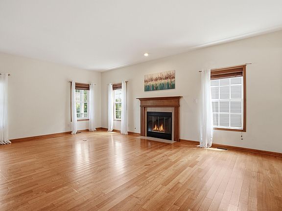 3rd image of 597 O'Hagan Dr