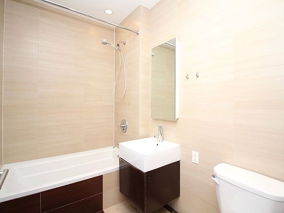 3rd image of 135 Metropolitan Ave #3L