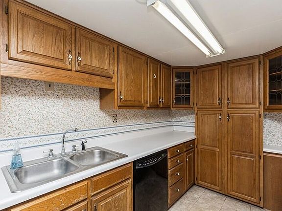 4th image of 1544 Cedar St