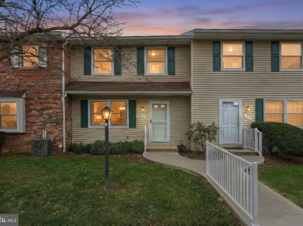 151 Fox Run Dr, York, PA 17403