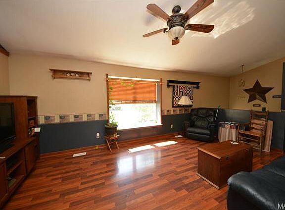 3rd image of 702 Turnberry Ct