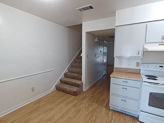 3rd image of 2138 Airline Dr Unit 115