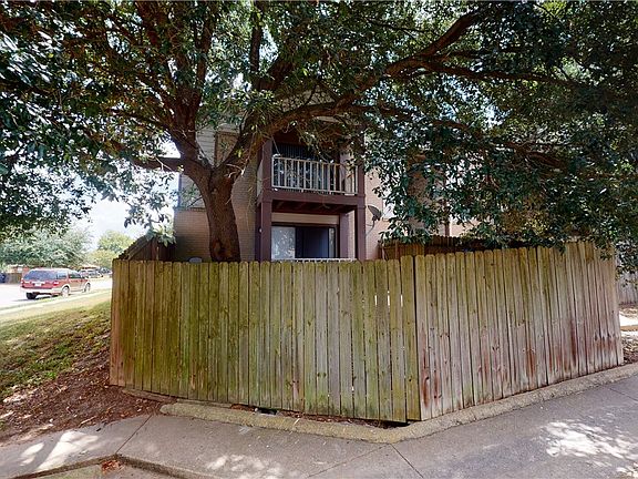 2nd image of 1016 Autumn Cir APT C