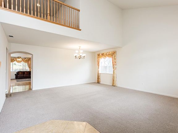 3rd image of 815 Meadow View Dr