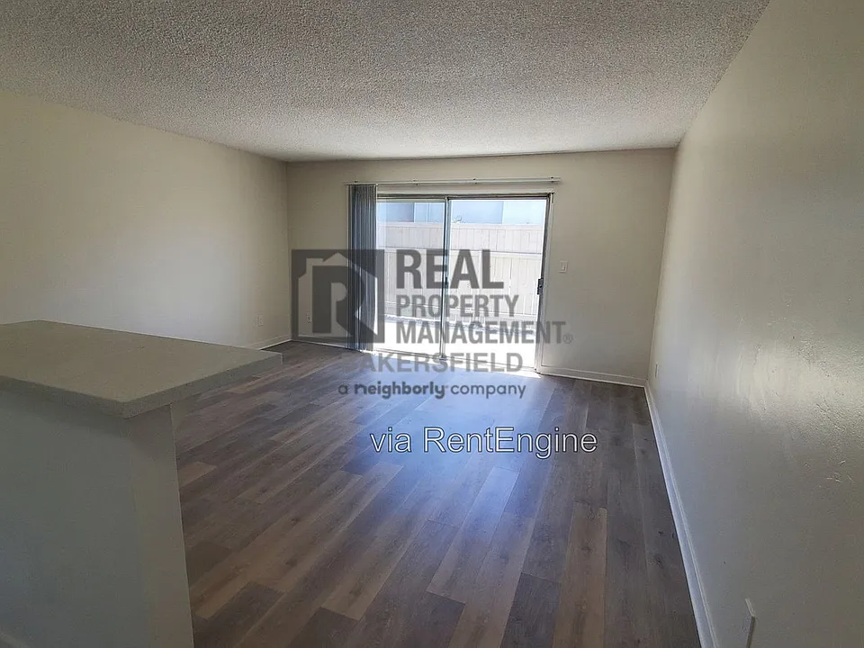 2427 Olive St #2427