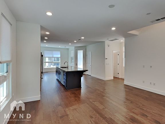 5th image of 878 Estuary St