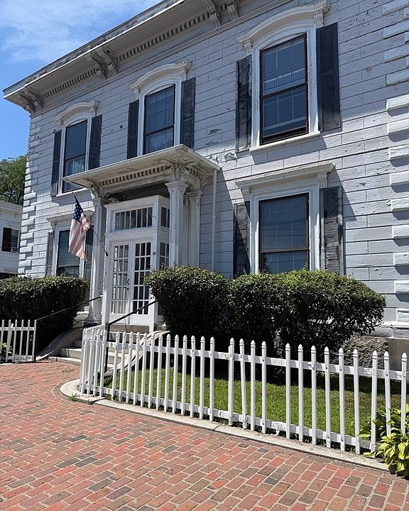 1st image of 39 Washington St