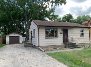 2115 9th Ave N, Grand Forks, ND 58203