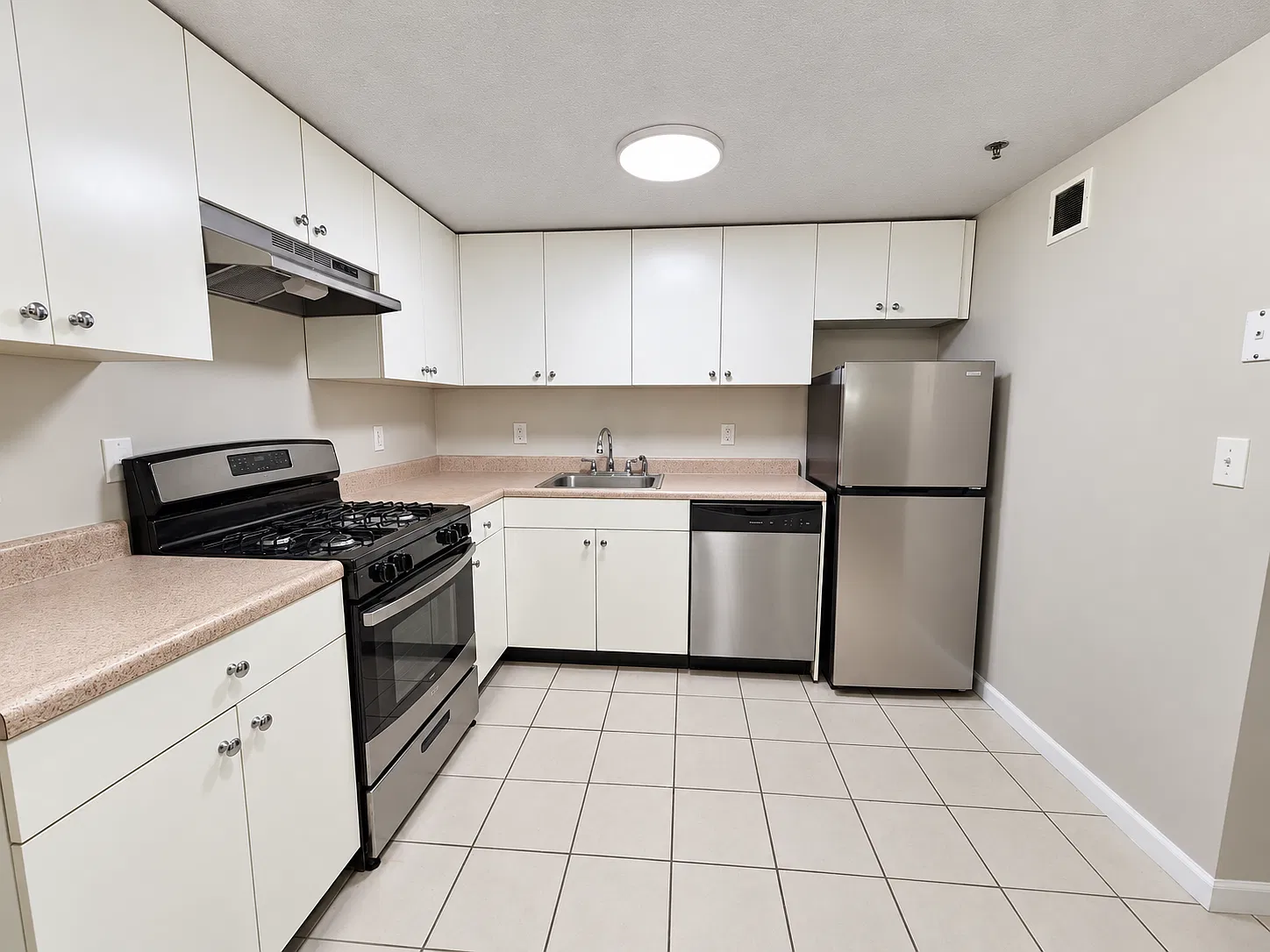 35 W 25th St — Photo 2