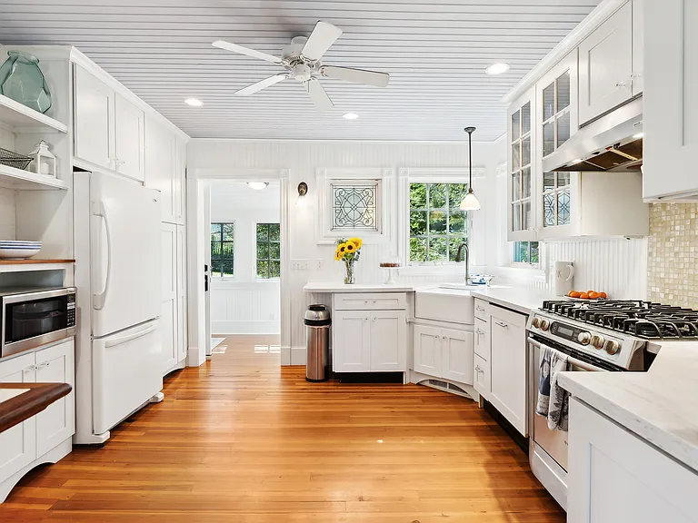 Fully outfitted kitchen with everything you could ever need to prepare family dinners and entertain friends and family.