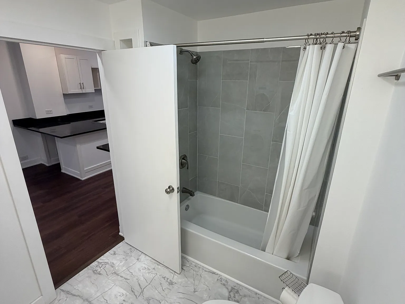 1 bed, 1.5 bath, 885 sqft, $2,650 — Photo 4