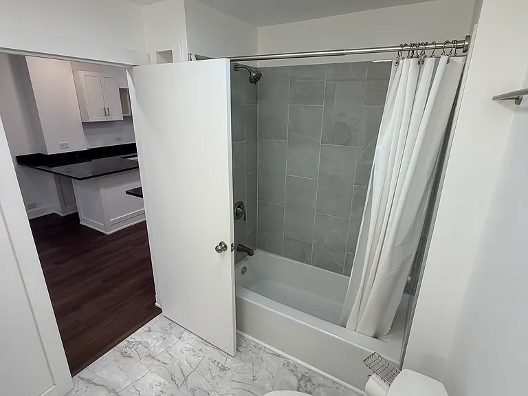 1331 W Huron St #2 — Photo 4