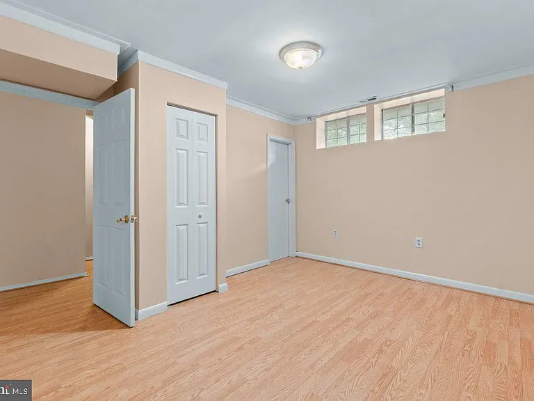 8 Wessex Ct — Photo 30