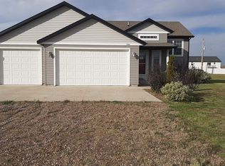 13661 Mulberry Loop NW, Williston, ND 58801