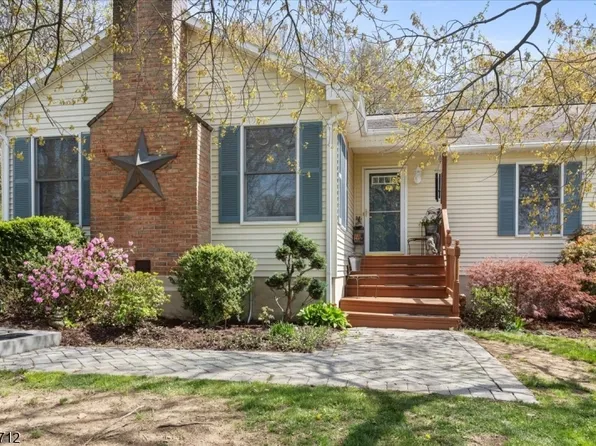 148 Buckhorn Dr, White Twp., NJ 07882