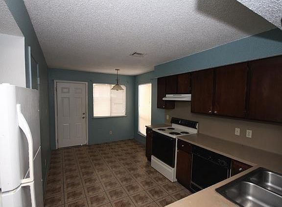 4th image of 1010 Bird Creek Dr #B