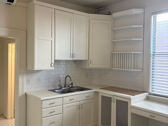 3rd image of 204-208 N State St #208-2