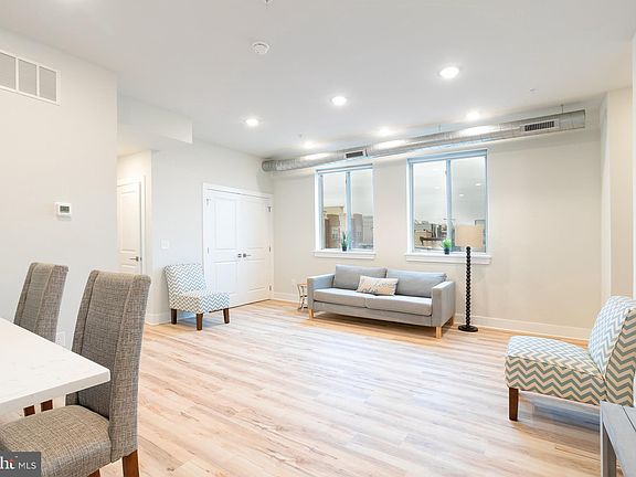 4th image of 121 W Cumberland St #301