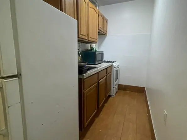 719 East 5th Street image 1 of 5