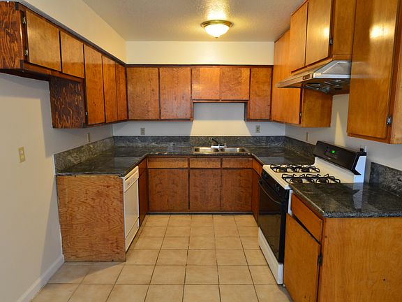 3rd image of 2528 50th Ave