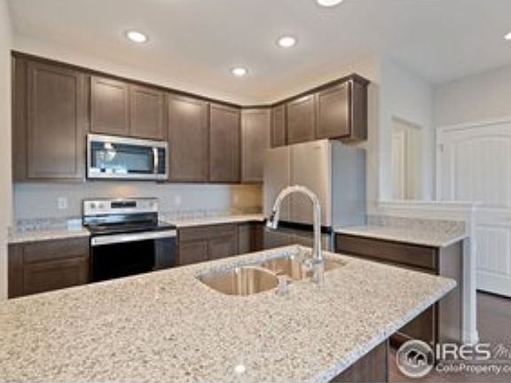 42 inch uppers and slab granite