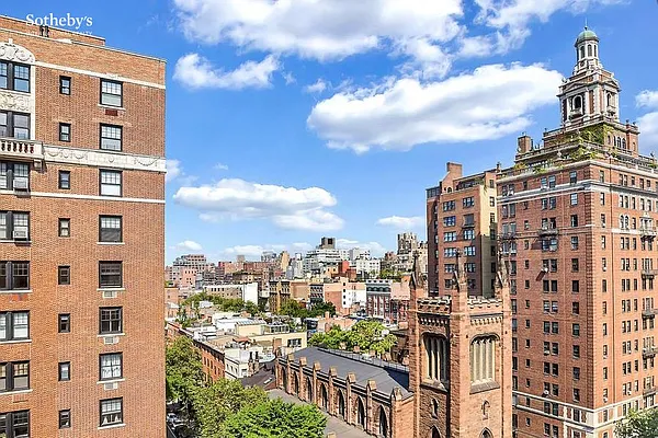 Sold by Sotheby's International Realty | media 11