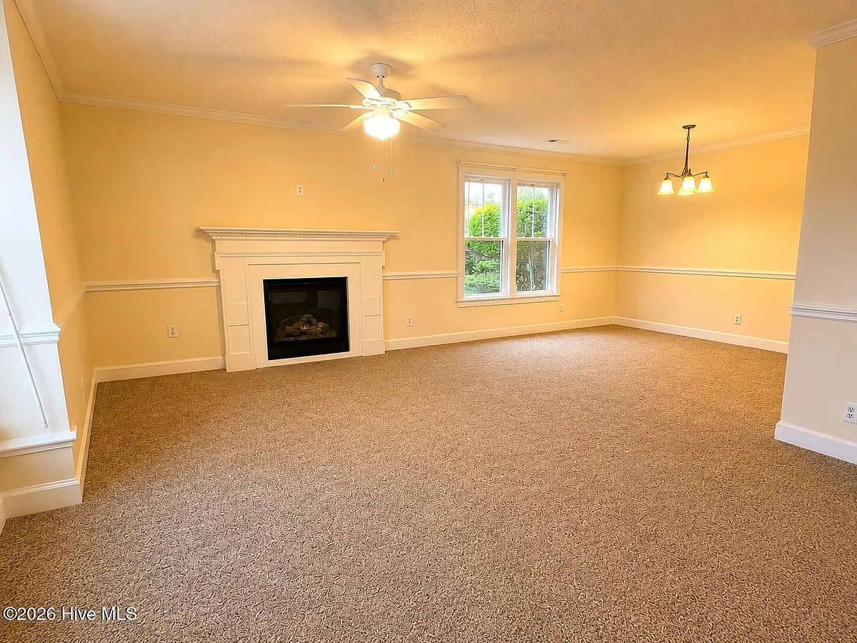 Building Photo - 1827 Quail Ridge Rd #A