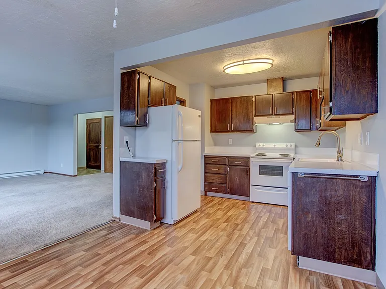 French Chateau Apartments — Photo 1