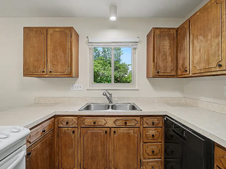 819 Gleneagle Dr — Photo 9