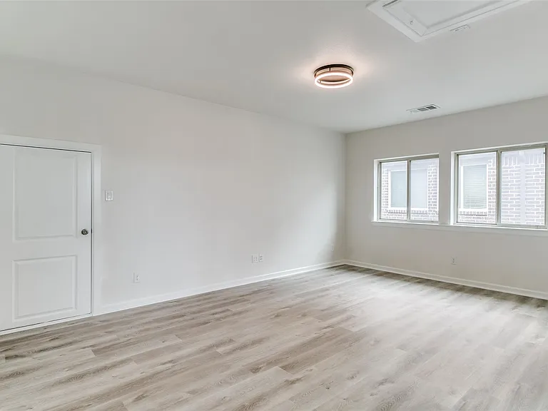523 Paddock Way — Photo 18
