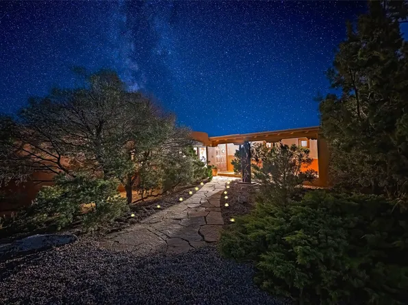 1204 Callejon Arias, Santa Fe, NM 87501