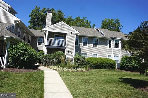 923 Railway Sq Photo 1