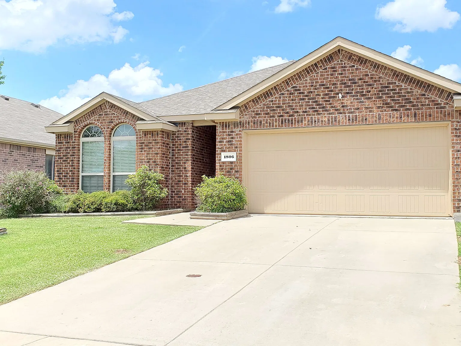 3 bed, 1664 sqft, $1,900 — Photo 1