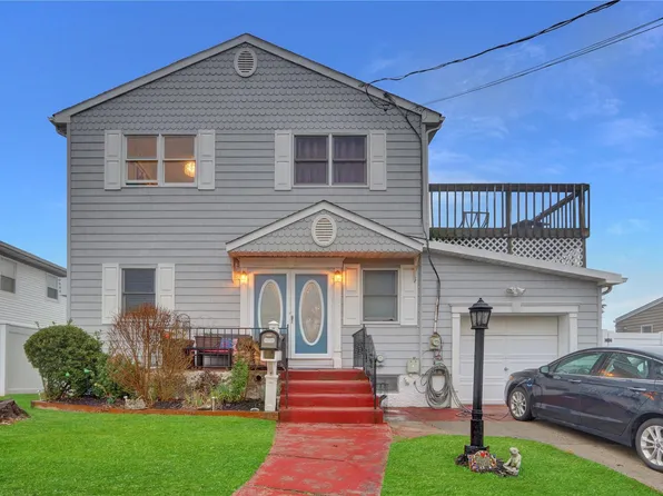 375 West Drive, Copiague, NY 11726