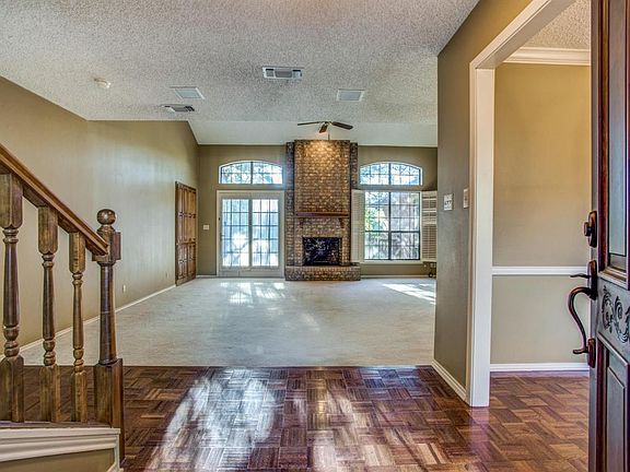 2nd image of 2206 Meadows Ln