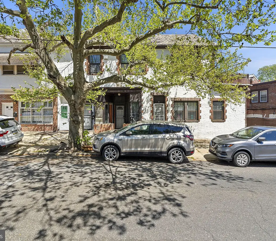 4 bed, 1.5 bath, 1200 sqft, $1,949 — Photo 1